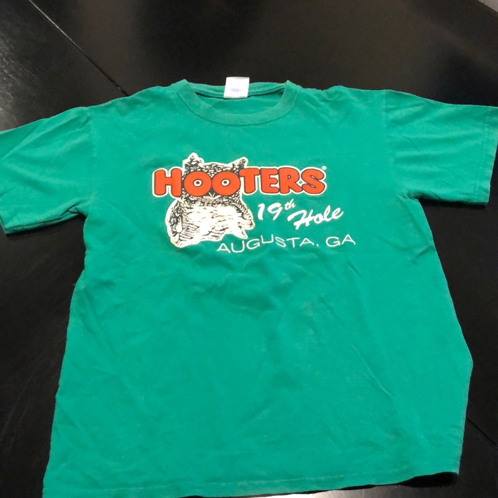 Vintage Hooters Tshirt 2009 Golf week size small